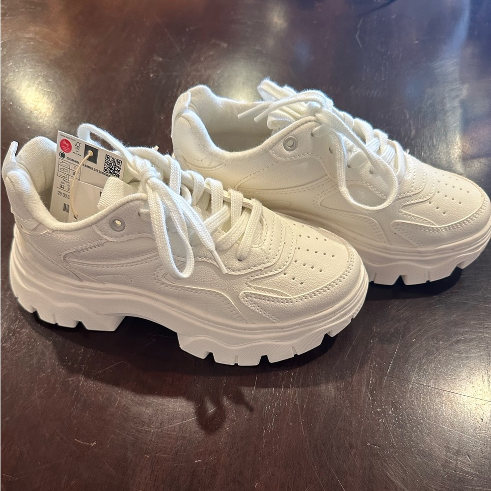 NWT ZARA girls chunky sole sneakers in off white. Super fun style. Brand new.